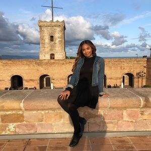 Meet your Posher, Cyerra